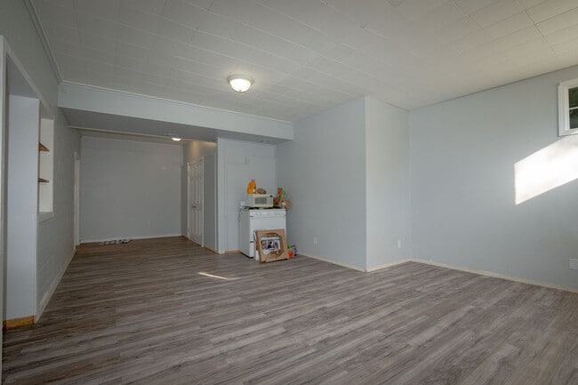 Building Photo - Spacious country flat