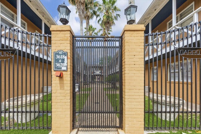 Building Photo - 3618 Garrott St