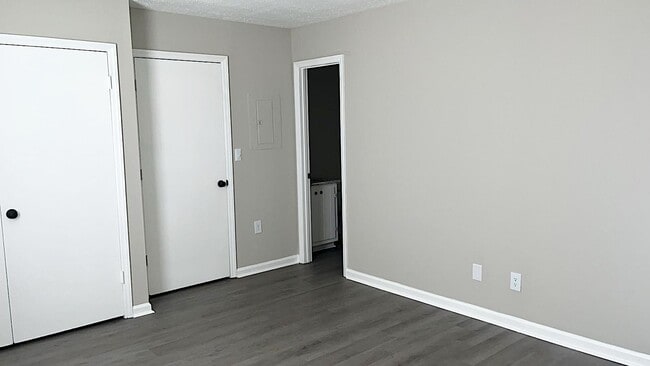 Building Photo - Holiday Special - Dont miss out Call and get it!