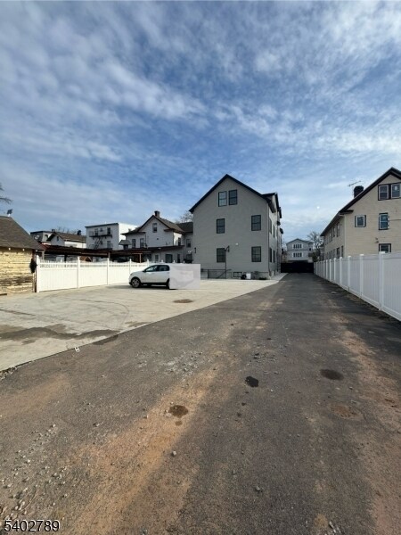 Building Photo - 528 Jefferson Ave