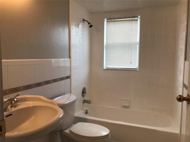 Building Photo - 3200 Woodruff Dr