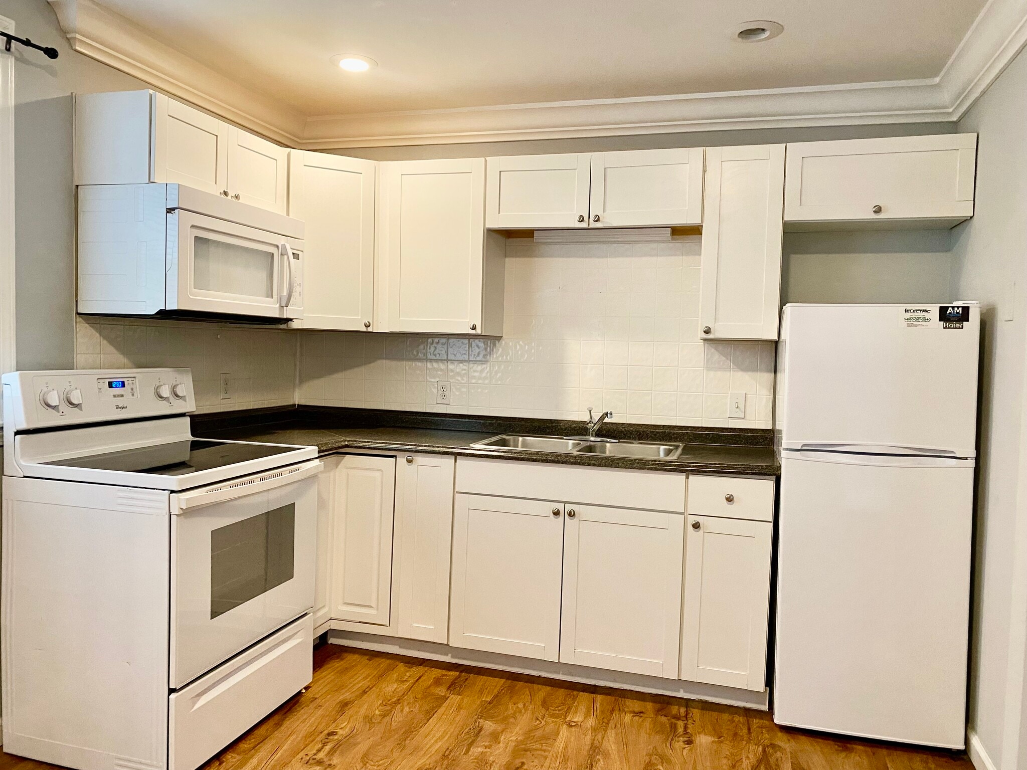 Building Photo - 164 W Wall St