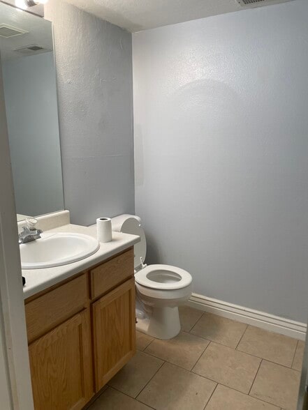 Building Photo - 1420 W Salvia Pl