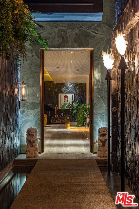 Building Photo - 1851 N Stanley Ave