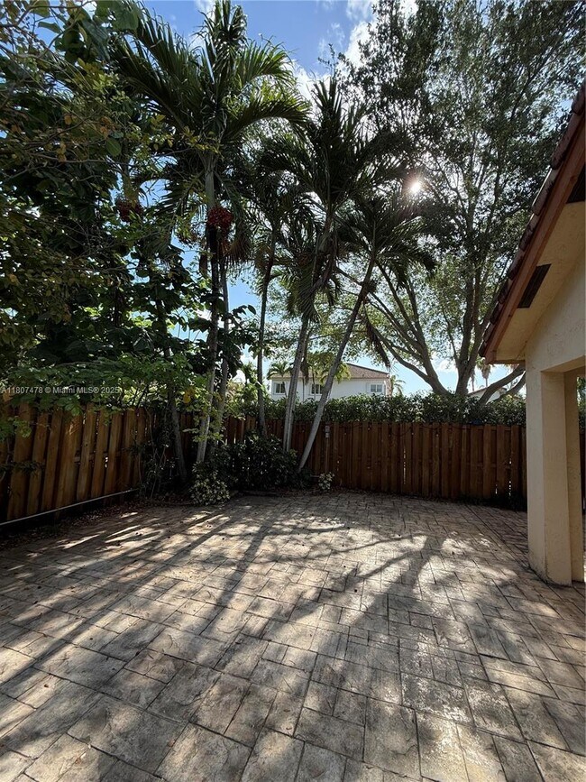 Building Photo - 5858 NW 113th Pl