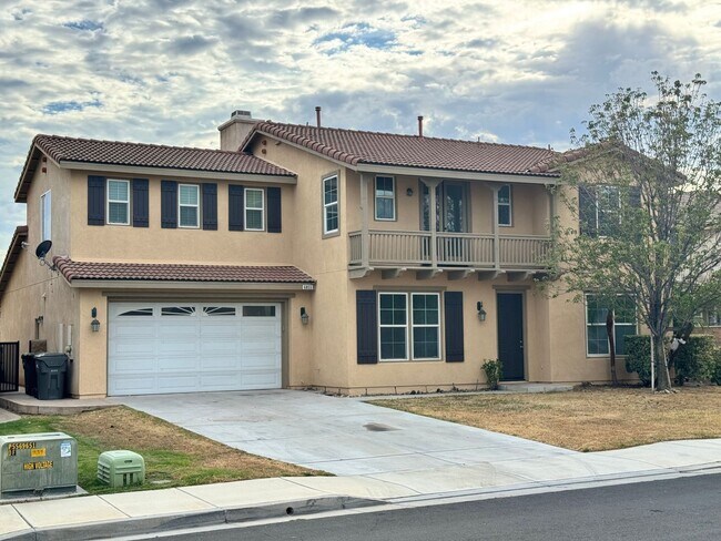 Building Photo - Spacious 6-Bedroom Estate in the Heart of Eastvale
