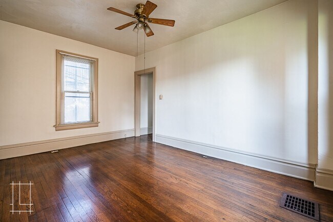 Building Photo - 35 Lundy St
