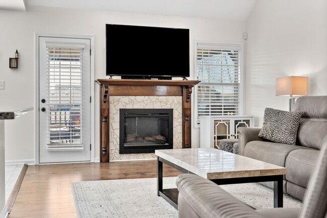 Building Photo - 222 Cooper River Wy