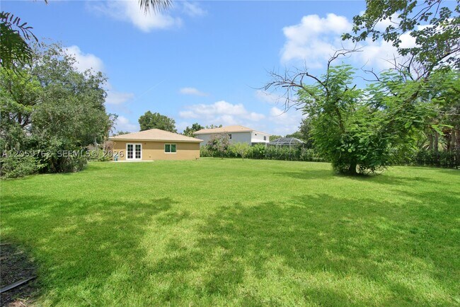 Building Photo - 5603 SE Graham Dr