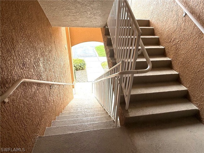 Building Photo - 1865 Florida Club Dr