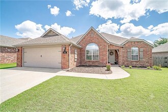 Building Photo - Spacious 4BR home in Bentonville with solar panels & Tesla EV charger!