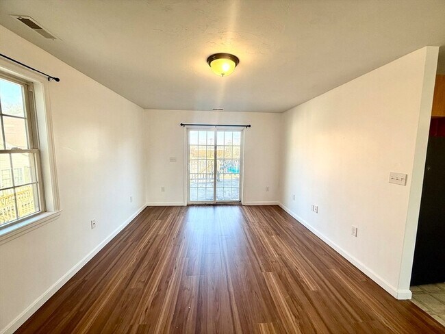 Building Photo - 136 Eastford Rd