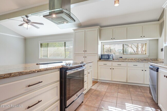 Building Photo - 101 Alonda Dr