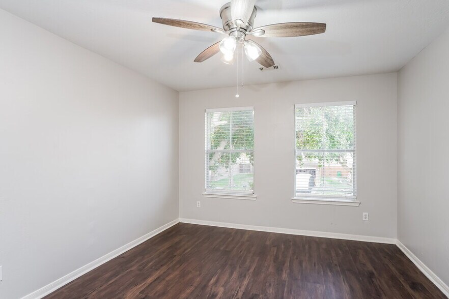 Building Photo - 3315 Maymist Dr