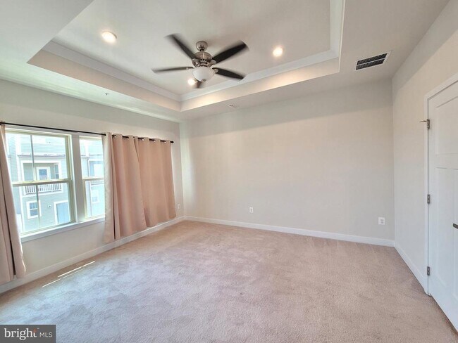 Building Photo - 8667 Shady Pines Dr