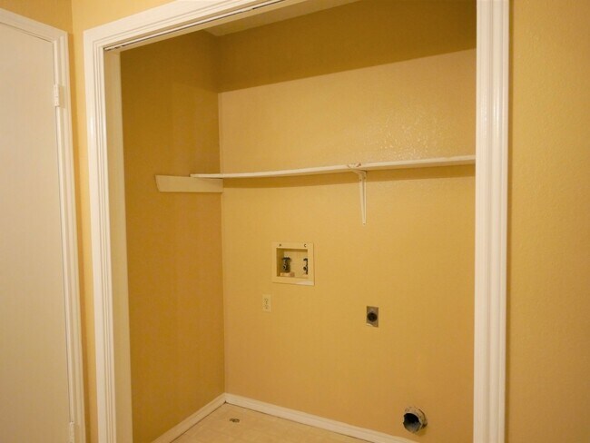 Building Photo - Affordable, move in ready home!