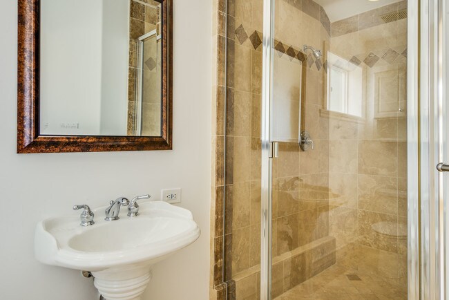 Bath 2 - 513 N Juanita Ave