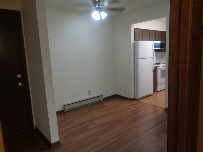 Building Photo - 112 Twin Oaks Dr
