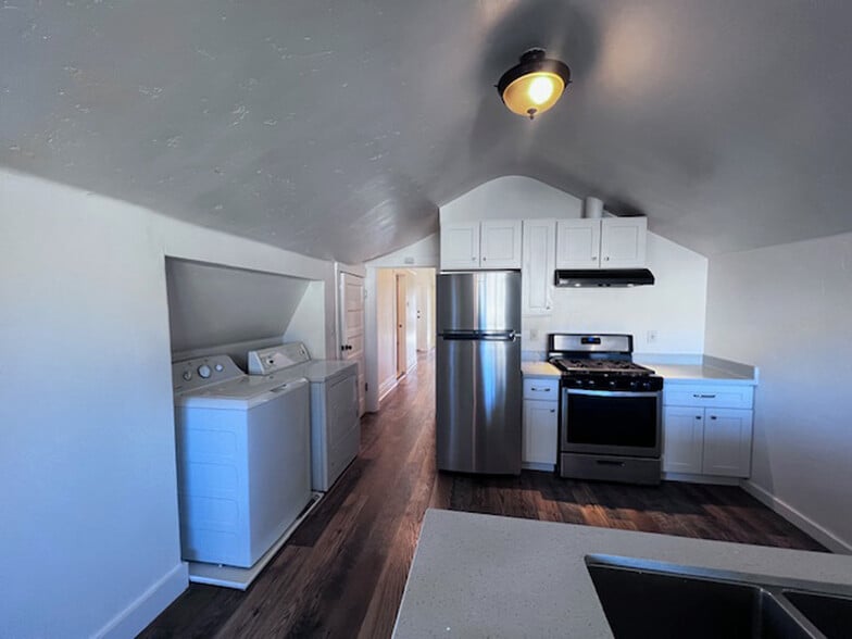 Building Photo - 722 30th St