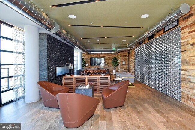 Building Photo - 1300 4th St SE