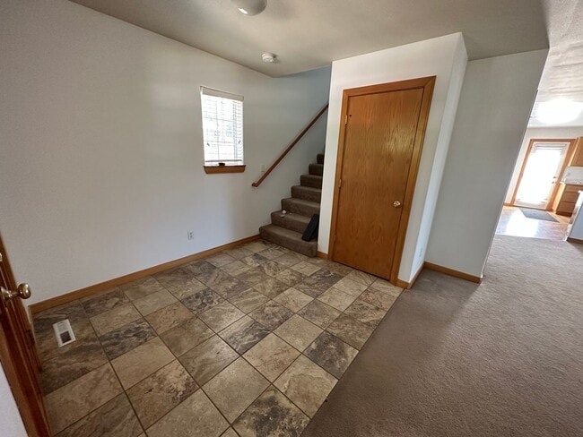 Building Photo - Bring the DOG! 3 Bdrm located in Westside Pines, All Appliances, Newer Paint In & Out, Double Gar...