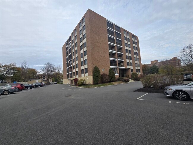 Building Photo - 51 Melrose St