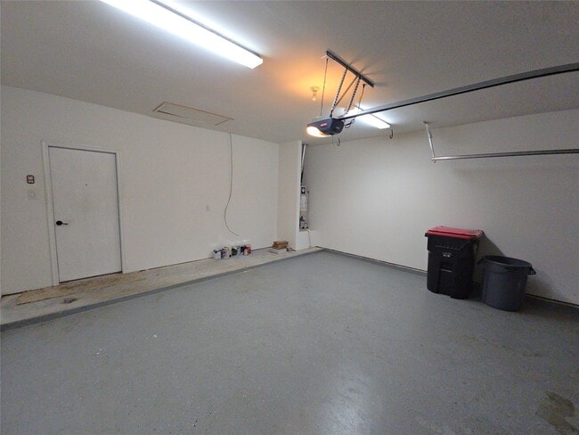 Building Photo - 16014 Peach Bluff Ln