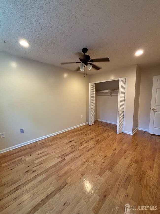 Building Photo - 62 Sapphire Ln