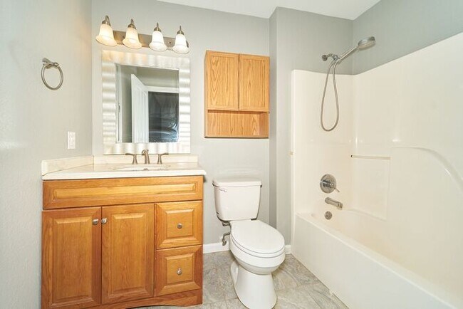 Building Photo - Newly Renovated 3 Bedroom Home in Avon Schools!