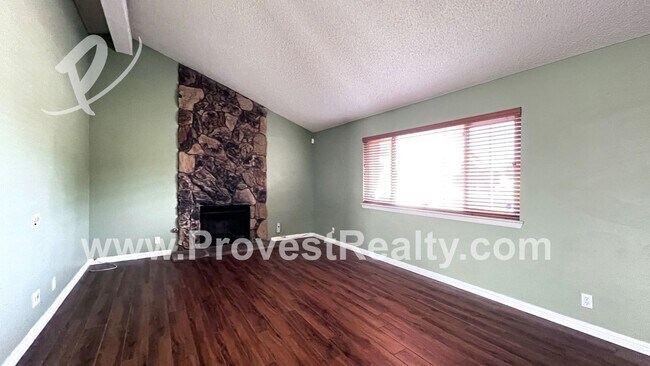 Building Photo - 2 Bed, 2 Bath Victorville Home!!!