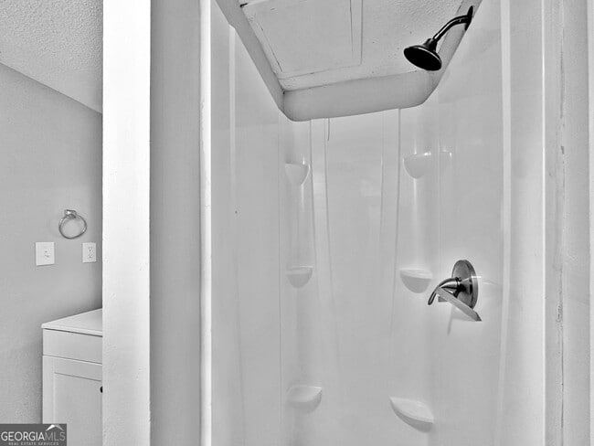 Building Photo - 440 Dartmouth Dr SW