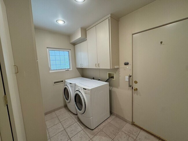 Building Photo - Coming Soon! Cozy home in South Pasadena.