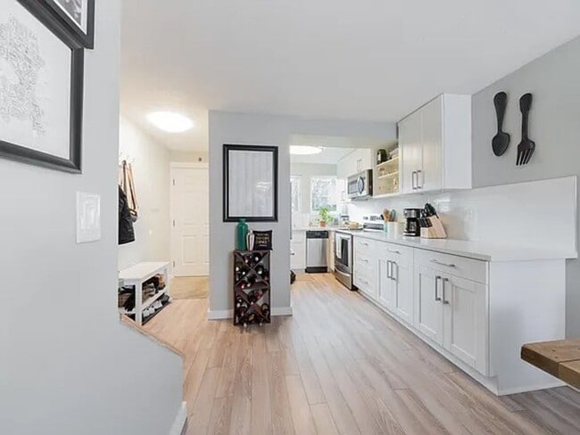 Building Photo - First Hill/Central District Townhome