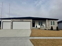 Building Photo - 3 bed 2 bath 1 year old house in SE Lincoln
