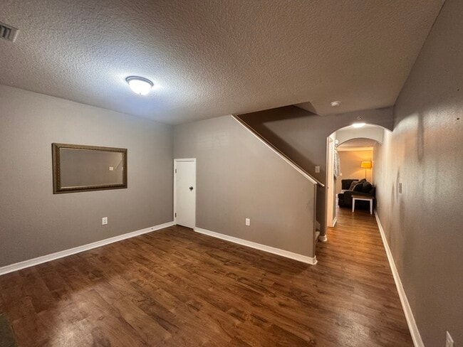 Building Photo - Summerfield Townhome