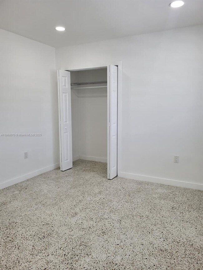 Building Photo - 9226 SW 37th St