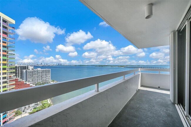 Building Photo - 1627 Brickell Ave