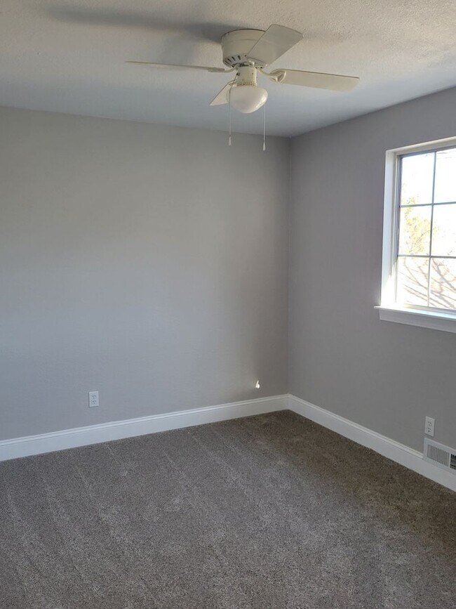 Building Photo - Beautiful Remodeled 4 Bedroom in Sparks