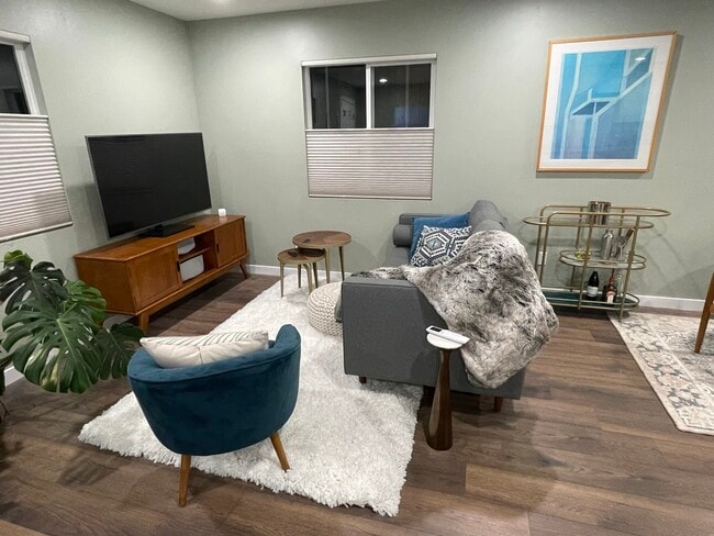 TV area - 1755 Mission Cliff Dr