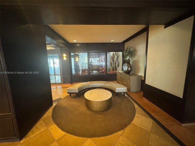 Building Photo - 600 NE 36th St