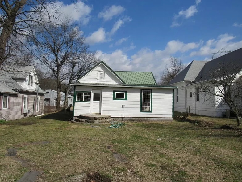 Building Photo - 924 W 1st St