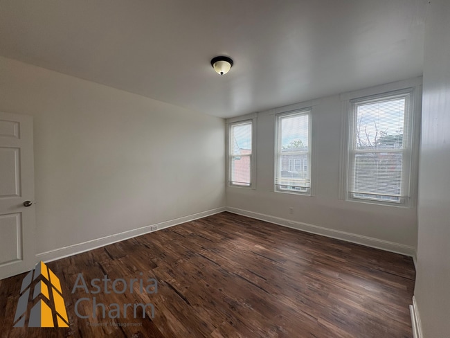 Building Photo - Modern 4-Bedroom with Yard & Easy Downtown...