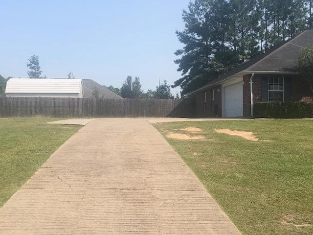 Building Photo - 710 Woodland Dr