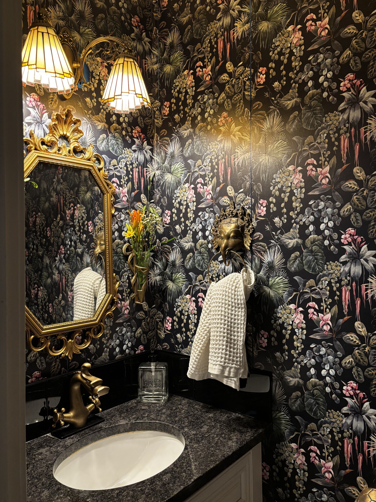 interior- downstairs WC - 4244 Holmes St