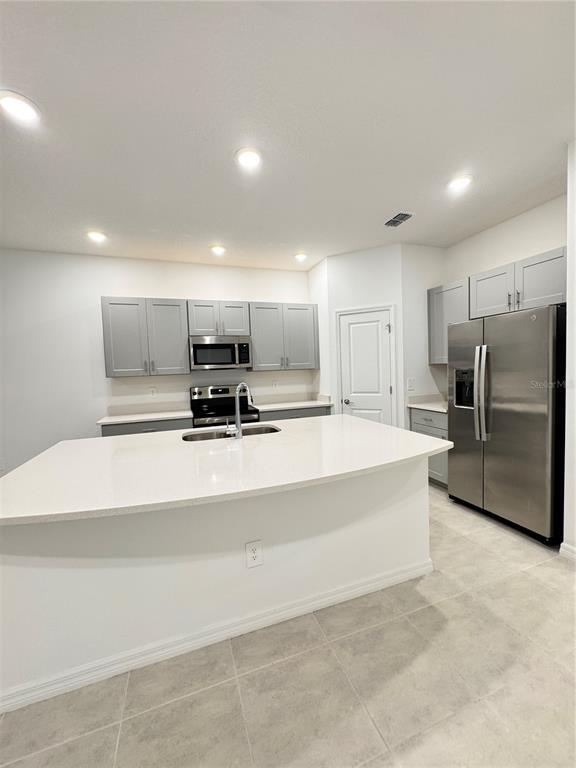 Building Photo - 1304 Drake Rdg Dr