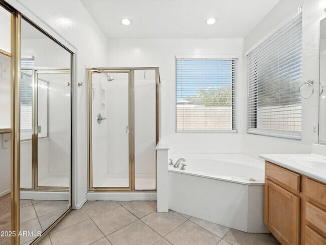 Building Photo - 541 N Scott Dr