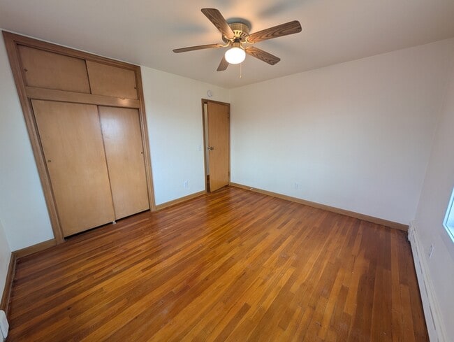 Building Photo - 2031 Blue Dr