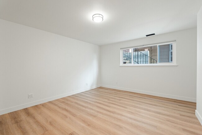 Building Photo - 2410 37th Ave SW