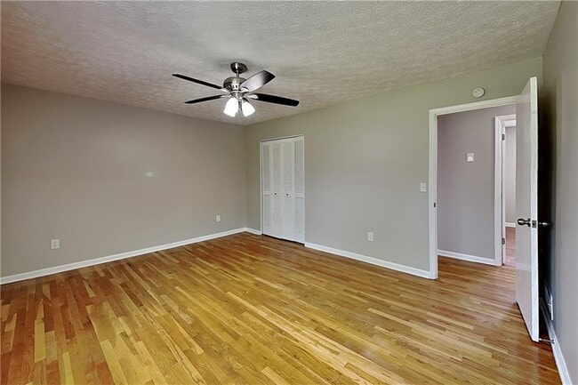 Building Photo - 151 Castleair Dr NE