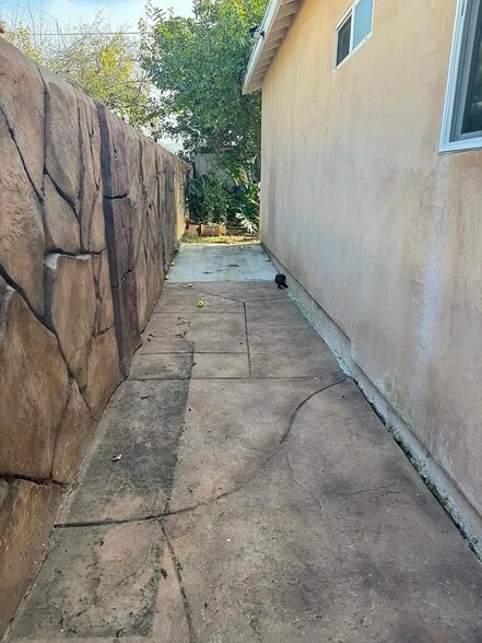 Building Photo - 648 Molinar Ave